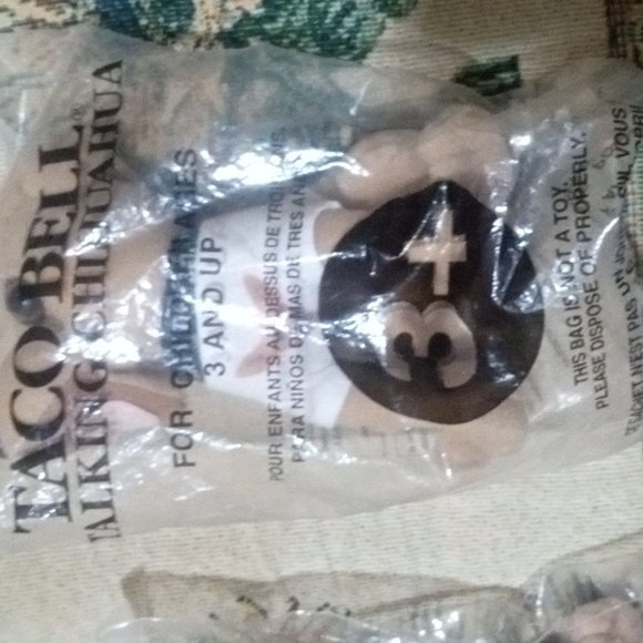 TACO BELL GIDGET CHIHUAHUA DOGS 4 COUNT - Picture 5 of 5